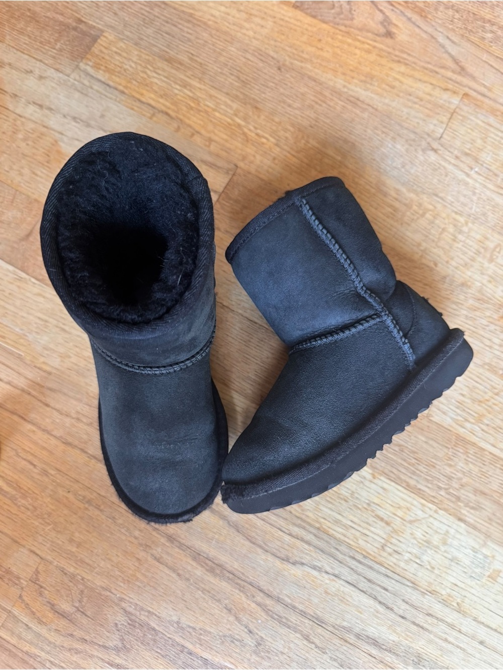Ugg Classic Short Black - Girls size 11